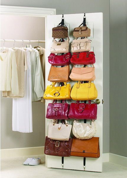 Guardar bolsos en armario